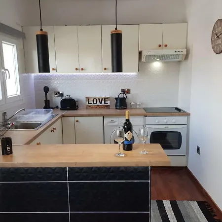 Hawaii Beachfront City Center Apartment *